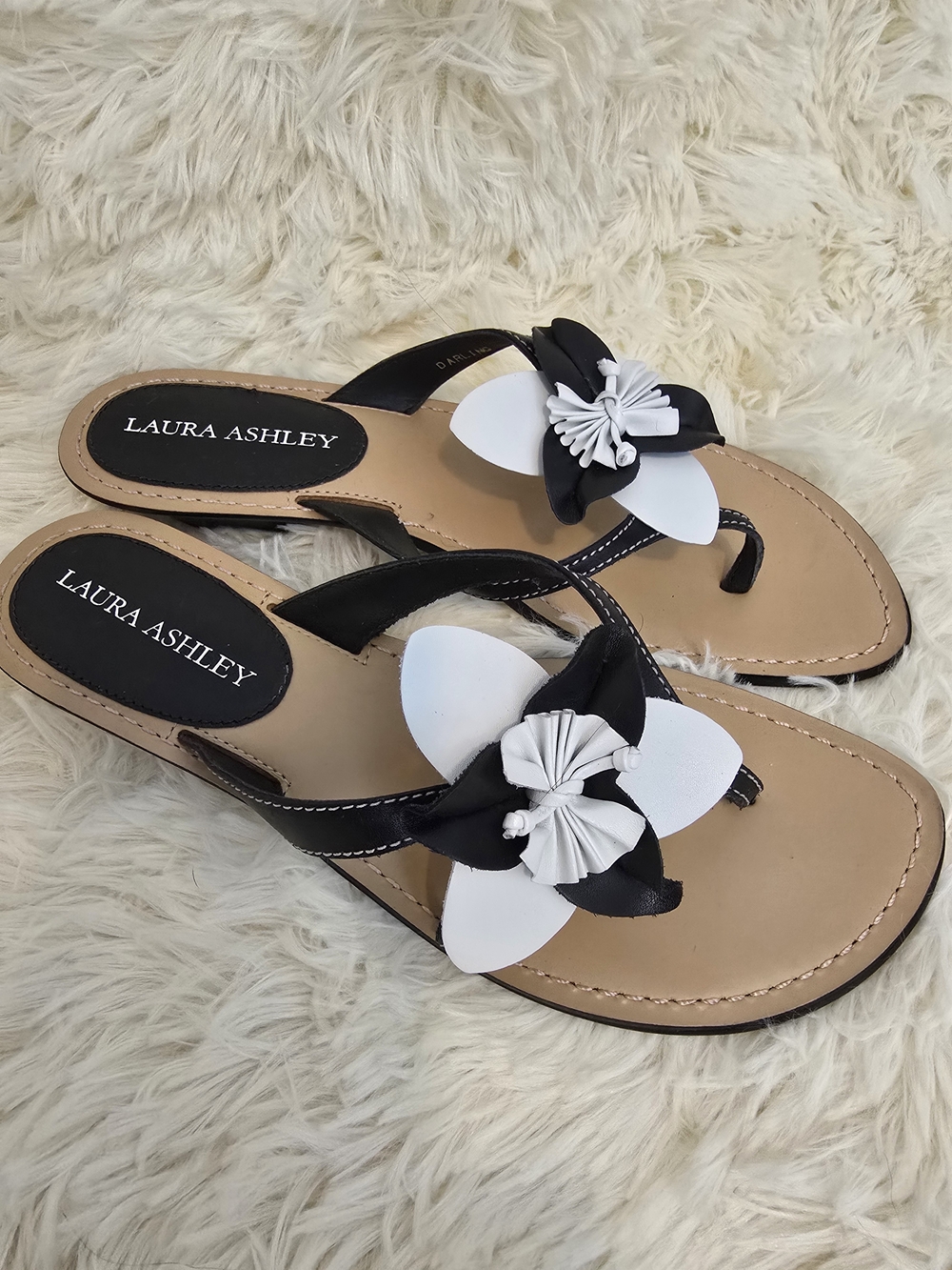Laura Ashley Black & White Floral Toe-Ring Sandals Never Worn